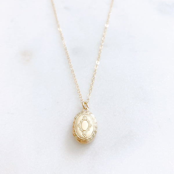 Gold Locket Necklace, Locket Necklace for Photo, Christmas Gift for Mom from Daughter, ADA
