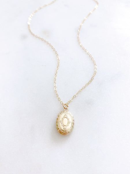 Gold Locket Necklace, Locket Necklace for Photo, Christmas Gift for Mom from Daughter, ADA
