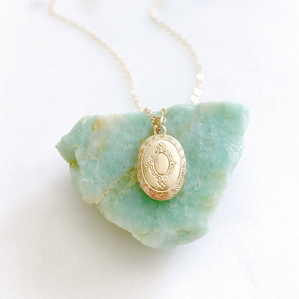 Gold Locket Necklace, Locket Necklace for Photo, Christmas Gift for Mom from Daughter, ADA