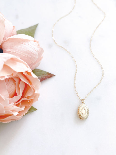 Gold Locket Necklace, Locket Necklace for Photo, Christmas Gift for Mom from Daughter, ADA